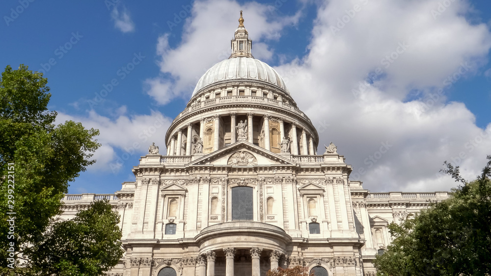the dome of st paul's cathedral in london