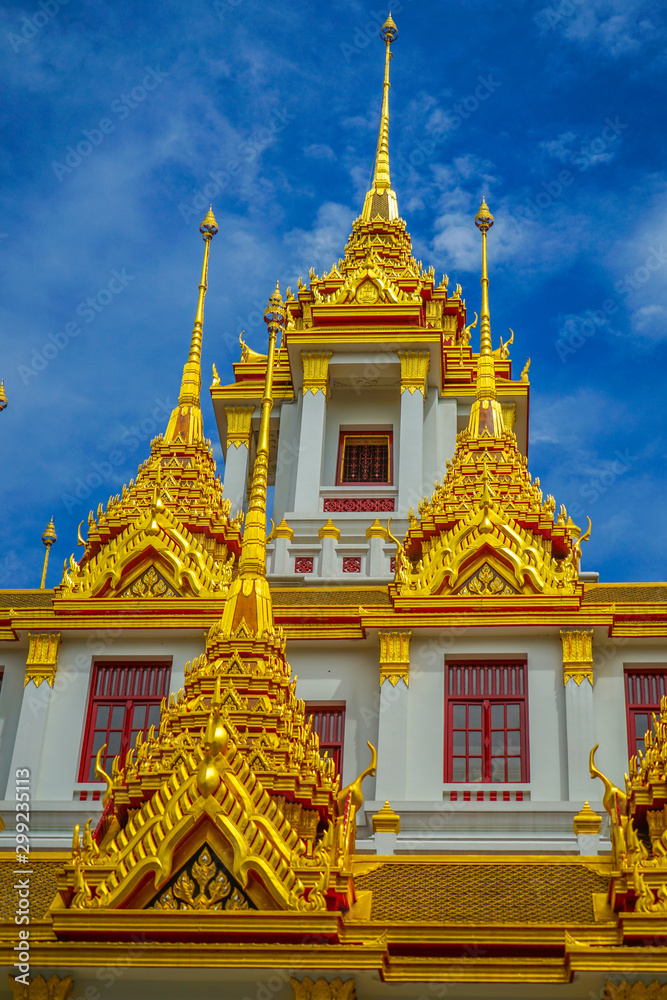 Fototapeta premium ワット・ラチャナダラム ロハプラサート（タイ王国 バンコク）