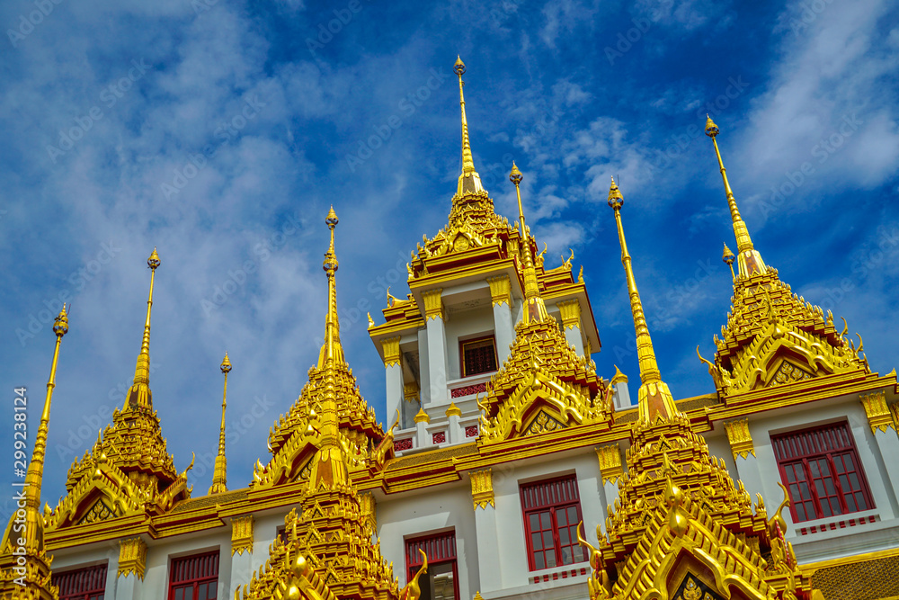 Fototapeta premium ワット・ラチャナダラム ロハプラサート（タイ王国 バンコク）