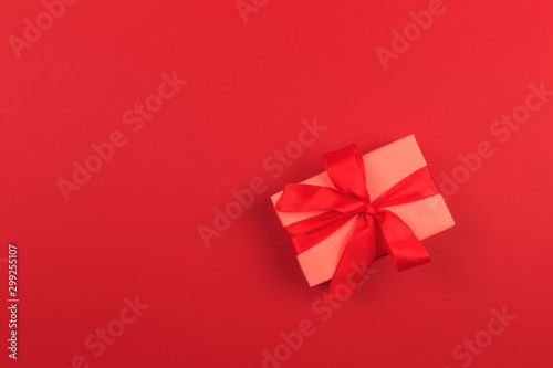 Gift box with ribbon and bow on color background and space for text. Top view - Image © Fototocam
