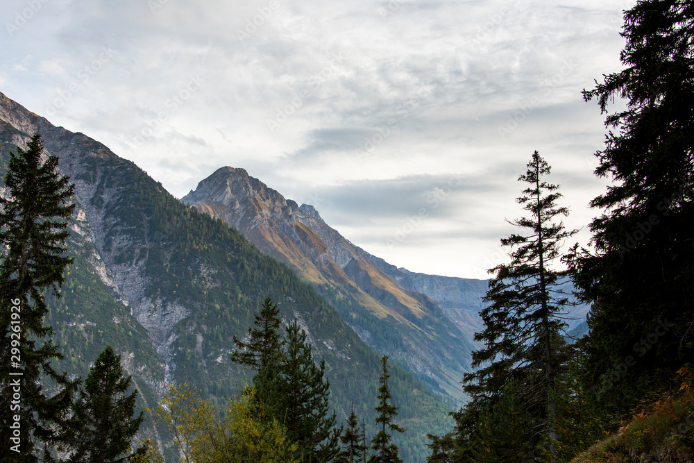 Fototapeta premium Das Lechtal im Herbst