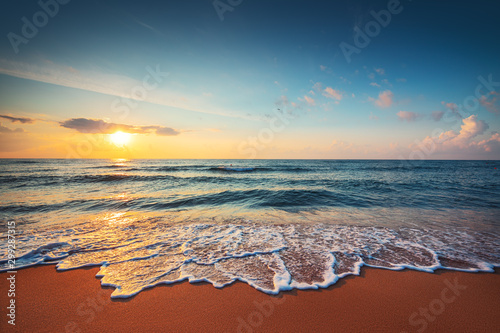 Fototapeta Naklejka Na Ścianę i Meble -  Beautiful sunrise over the tropical sea