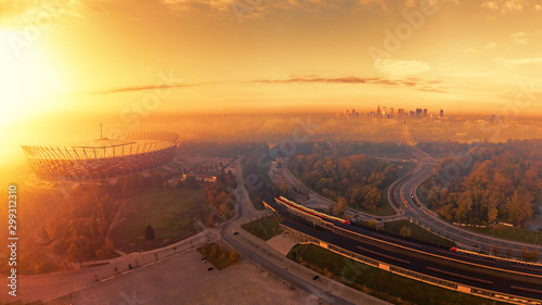 Warszawa, pomarańczowy wschód słońca © lukszczepanski