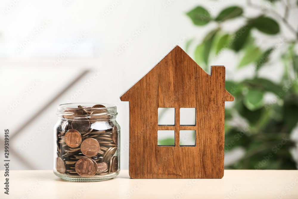 Quadro em tela House model and glass jar with coins on table. Money savings