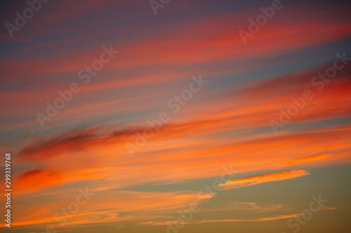 Fototapeta Naklejka Na Ścianę i Meble -  Intensiver Sonnenuntergang
