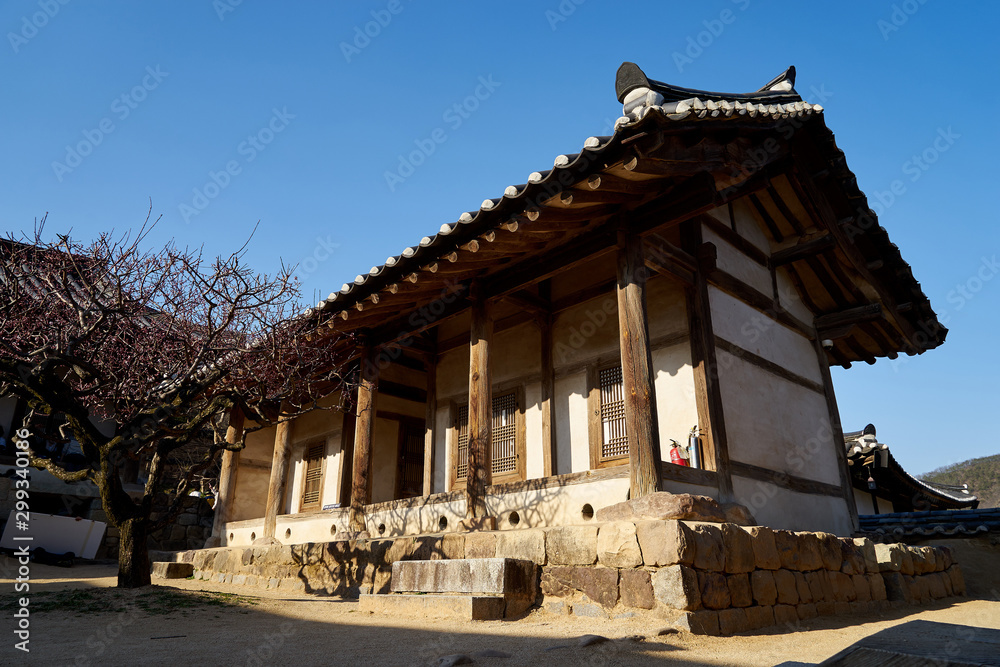 Byeongsanseowon is a tourist attraction famous for the architecture of the Joseon Dynasty. Byeongsanseowon is a tourist attraction famous for the architecture of the Joseon Dynasty.