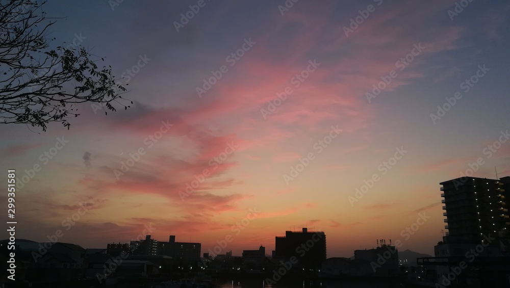 Fototapeta premium sunset in city