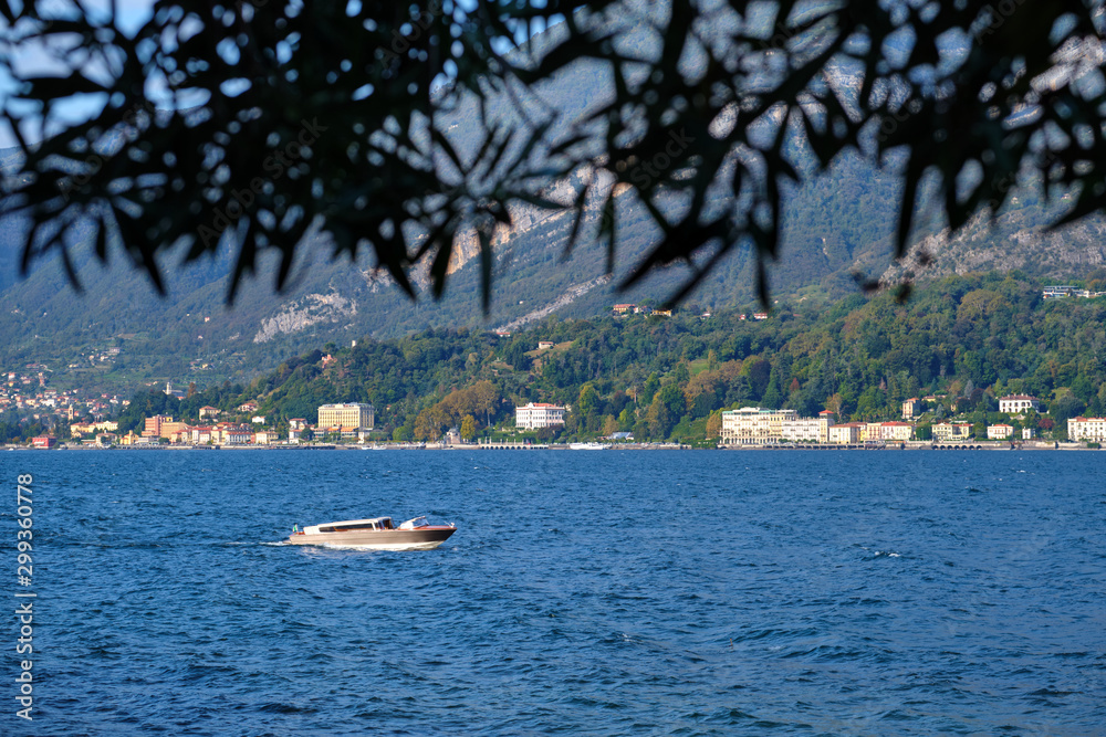 Obraz premium Panoramic view of Lake Como. Lombardy, Italy. Boat in motion on the water. Autumn season.