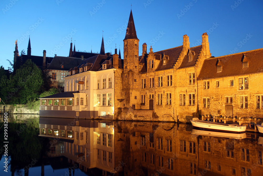 The night waterways of Bruges