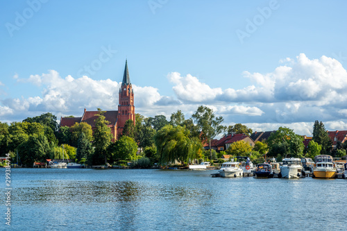 Marienkirche und Hafen in Röbel an der Müritz, Müritzsee, Deutschland