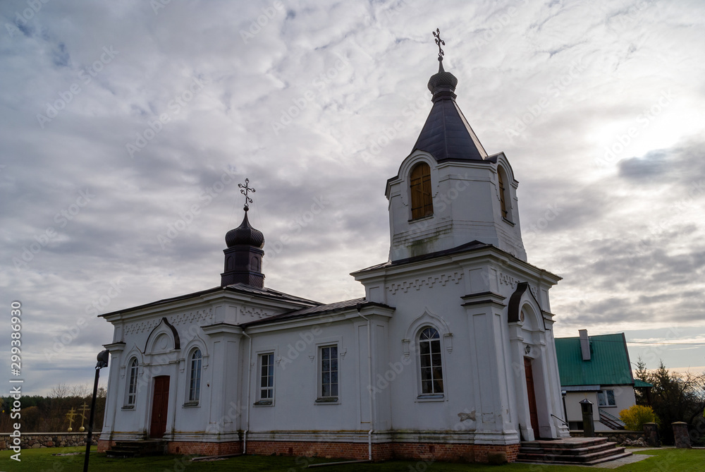 Obraz premium Cerkiew św. Mikołaja Cudotwórcy – prawosławna cerkiew parafialna w Topilcu