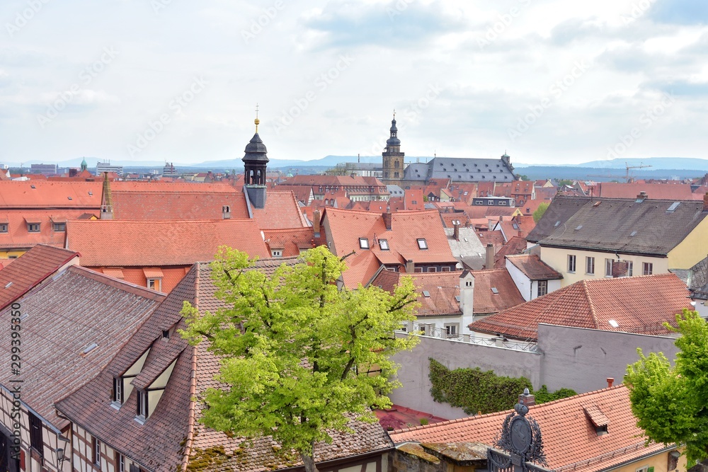 Obraz premium Bamberg, Germany - May 2019. Historical building in th old town of Bamberg (Bavaria, Franconia). View on famous tourist attraction in the center of Bamberg. Tourists visiting the sights of the town