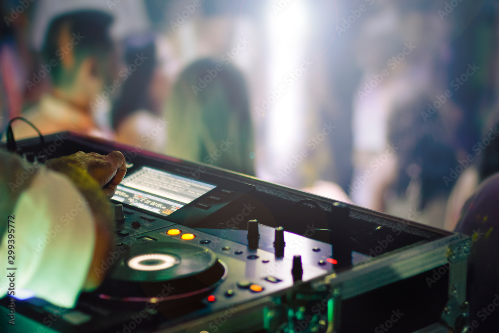 Naklejka premium dj in night club