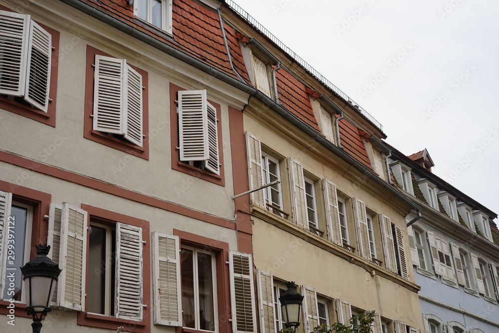 Hausfassaden in der Altstadt von Wissembourg