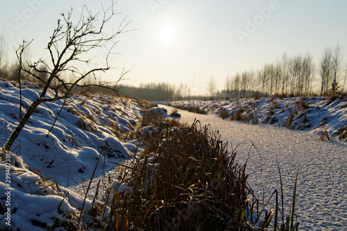 Fototapeta Naklejka Na Ścianę i Meble -  Zamarźnięty strumyk Mazury