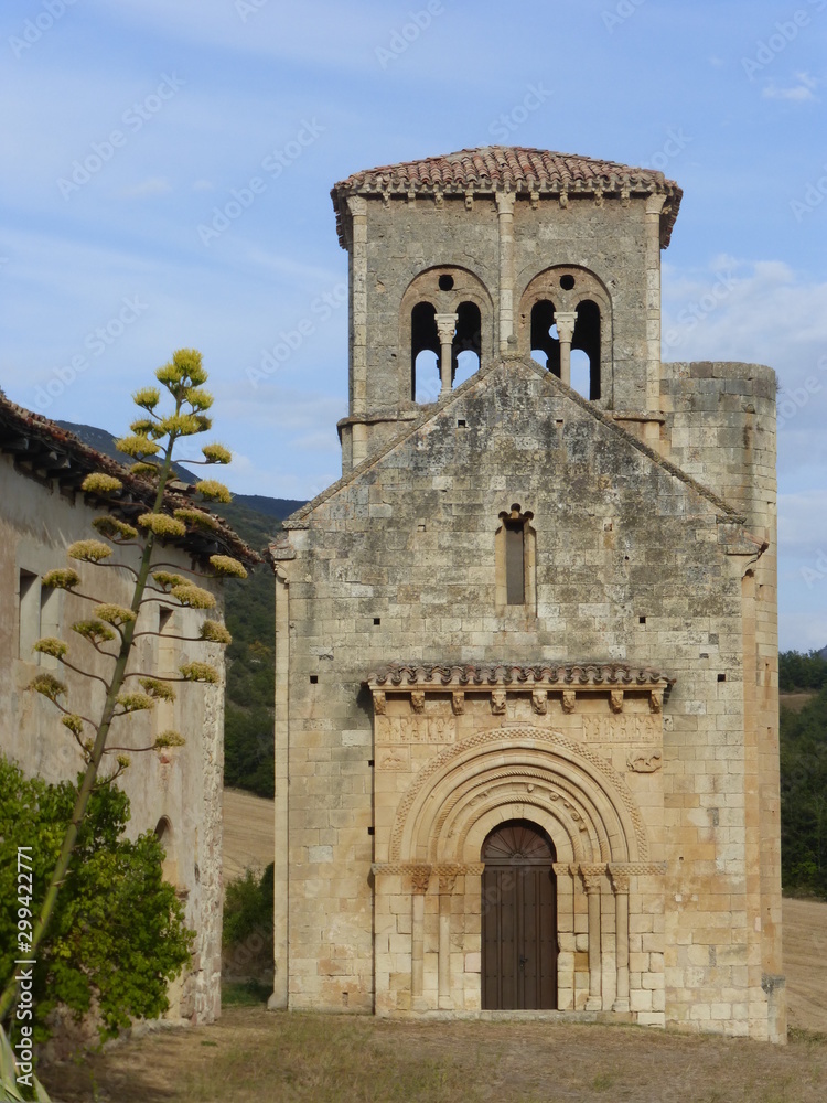 Fototapeta premium IGLESIA DE SAN PEDRO DE TEJADA,BURGOS
