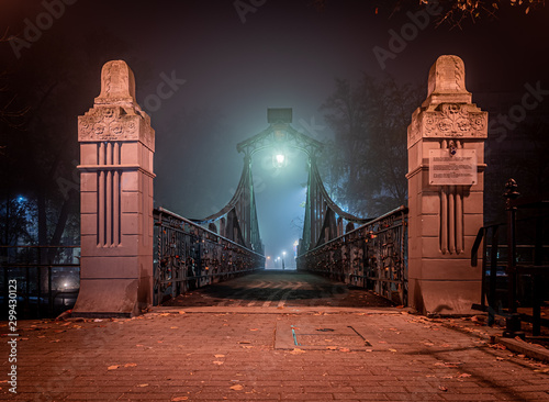 Most Groszowy w Opolu w nocy