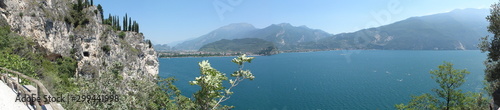 Blick   ber den Gardasee im Panorama Format Beautiful