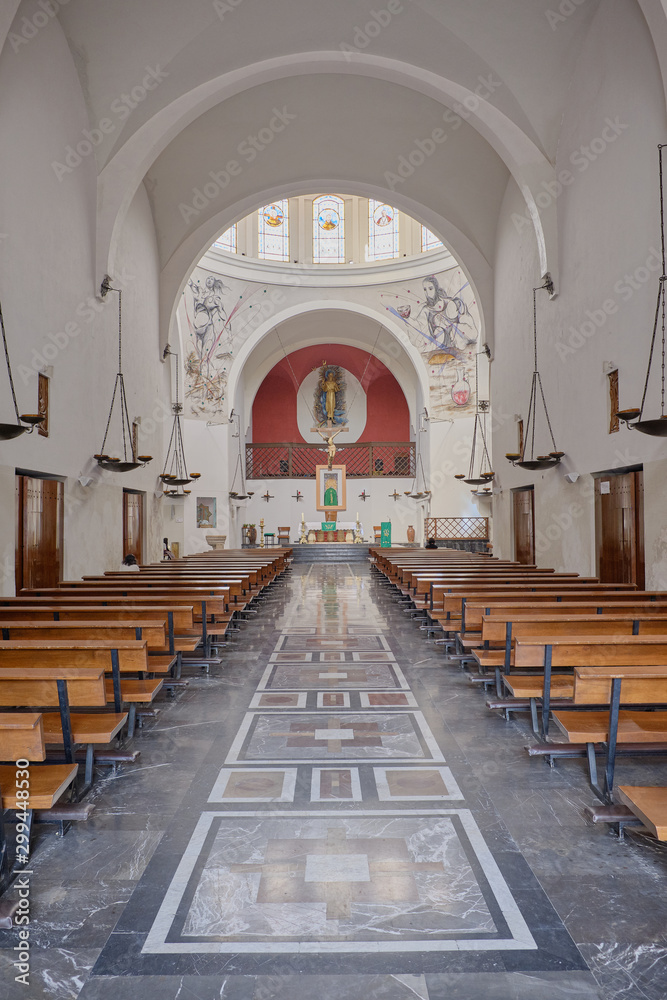 Interior de iglesia catolica