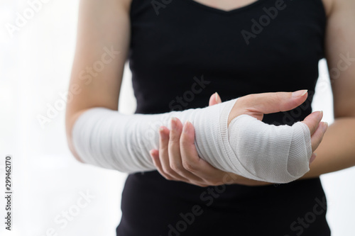 Fotografia Wounds at the wrist,bandages a hand wound pain medicine