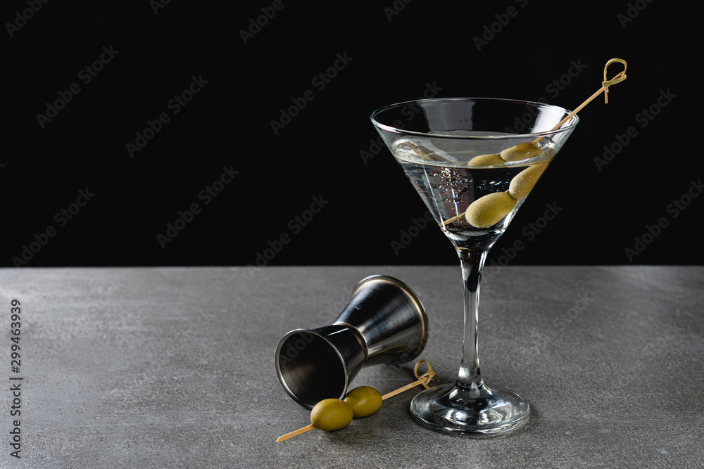 Drink Dry Martini with Green Olives on Stone Background. - obrazy, fototapety, plakaty 