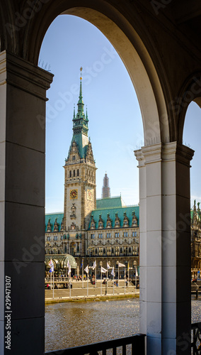 Rathaus in Hamburg mit Arkaden