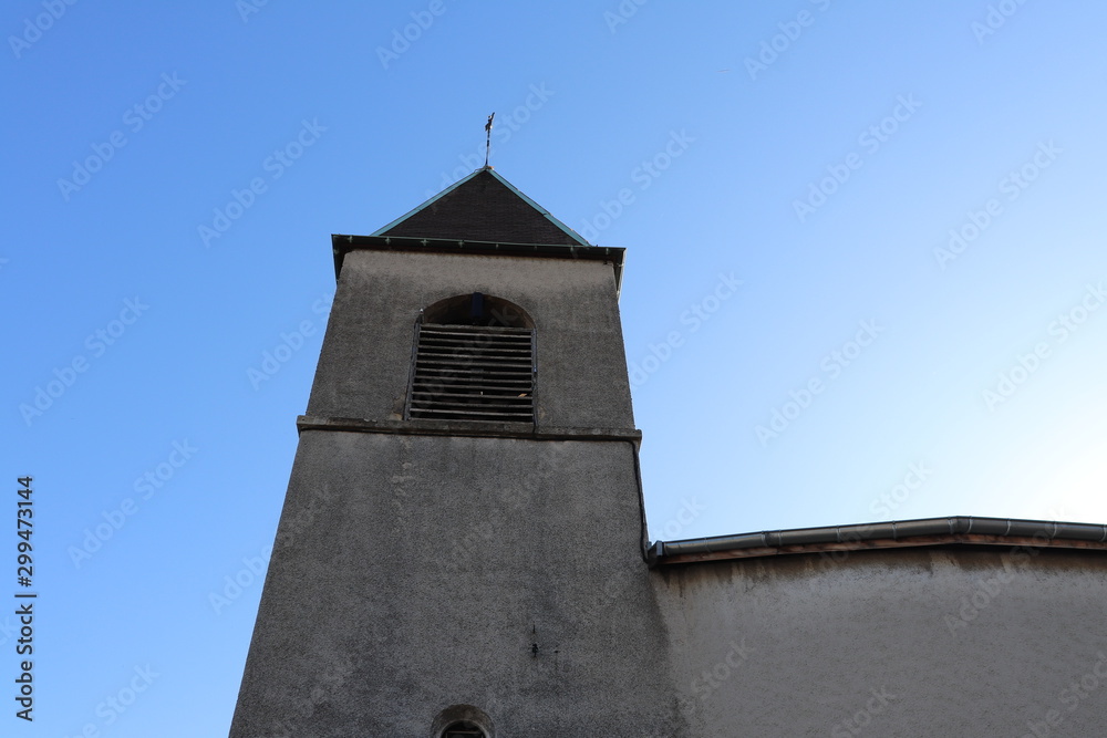 Eglise catholique Saint Hippolyte dans le village de Chuzelles - Département de l'Isère - France 
