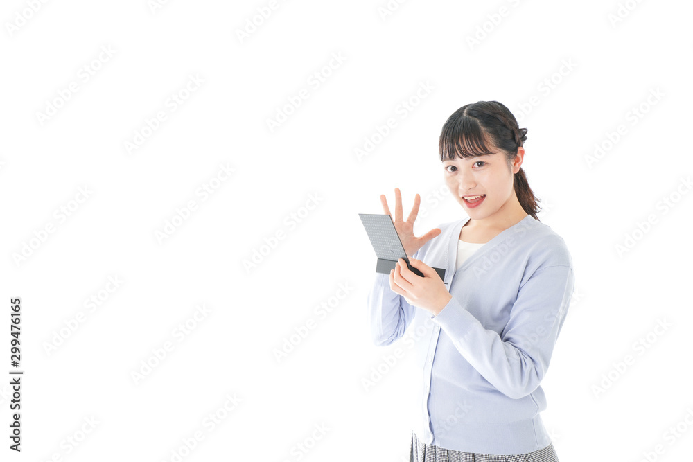 プレゼントを渡す若い女性 プレゼントを渡す若い女性