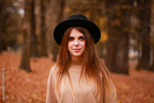 Autumn girl in the park. Sweater, hat and leather skirt. Stylish image. Atmosphere. Makeup © Yaroslav