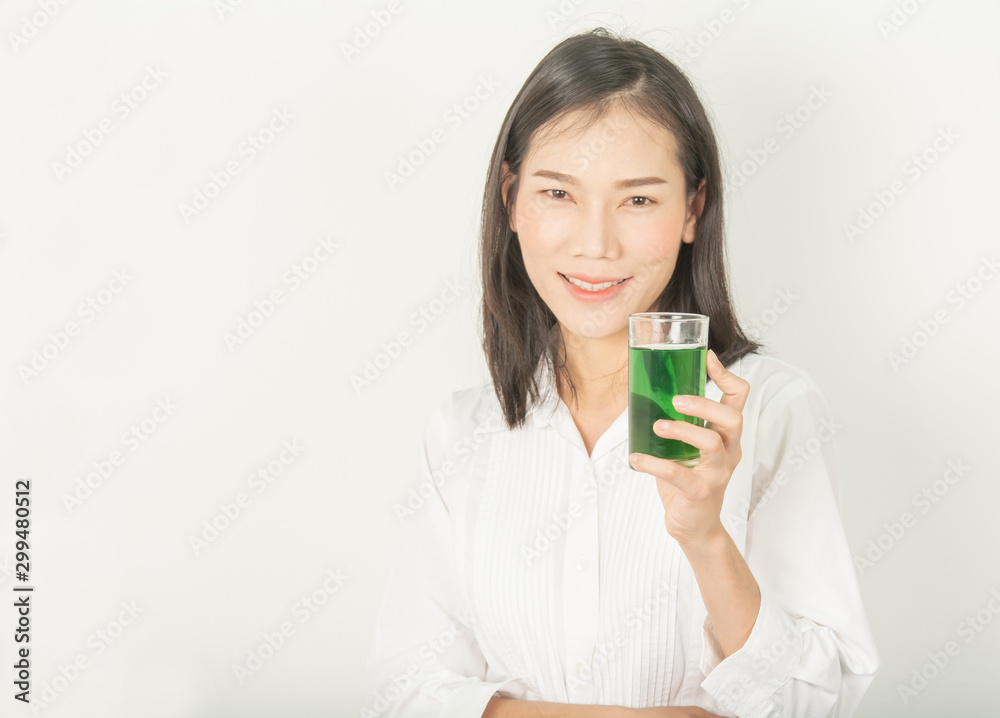 women and green drinks for health and beauty women and green drinks for health and beauty