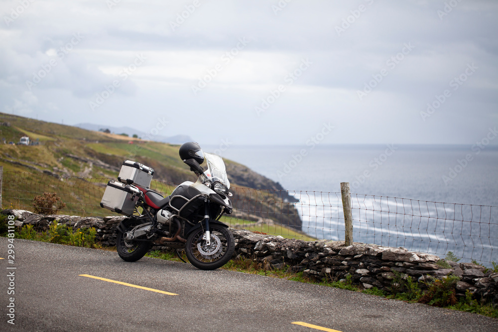 Obraz premium Viajando en moto por Irlanda