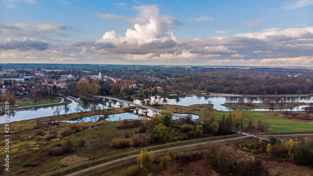 Pułtusk, widok z lotu ptaka na miasto i rzekę Narew