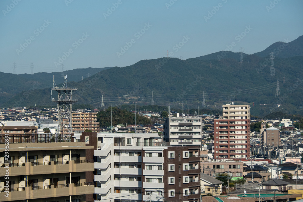 市街地と山 市街地と山