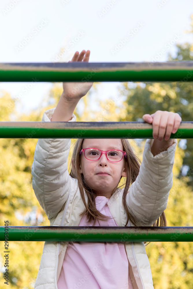 Fototapeta premium Girl in the park