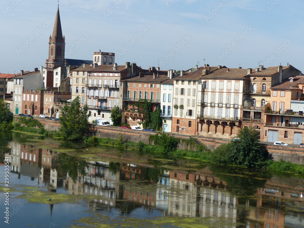 Città di Montauban sul fiume nel sud ovest della Francia.