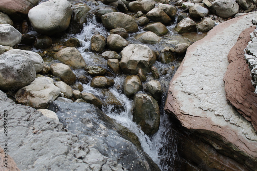Water flowing through the rocks by Brent de l'art (water,nature,travel,hiking,stream,rock,stone,flowing,acqua,natura,viaggio,escursione,roccia,pietra,corretne)