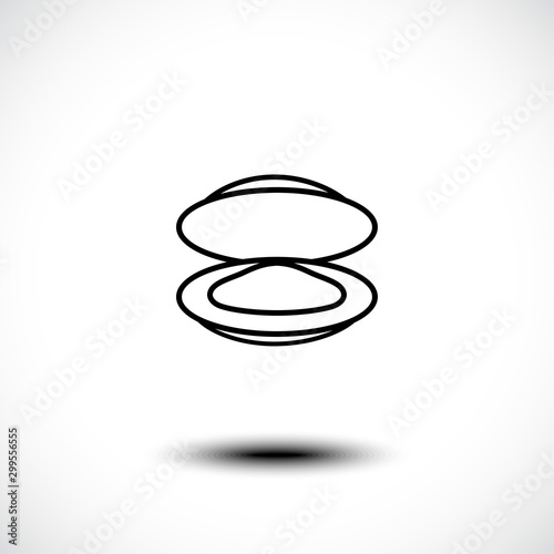 Sea shell line art icon iso...