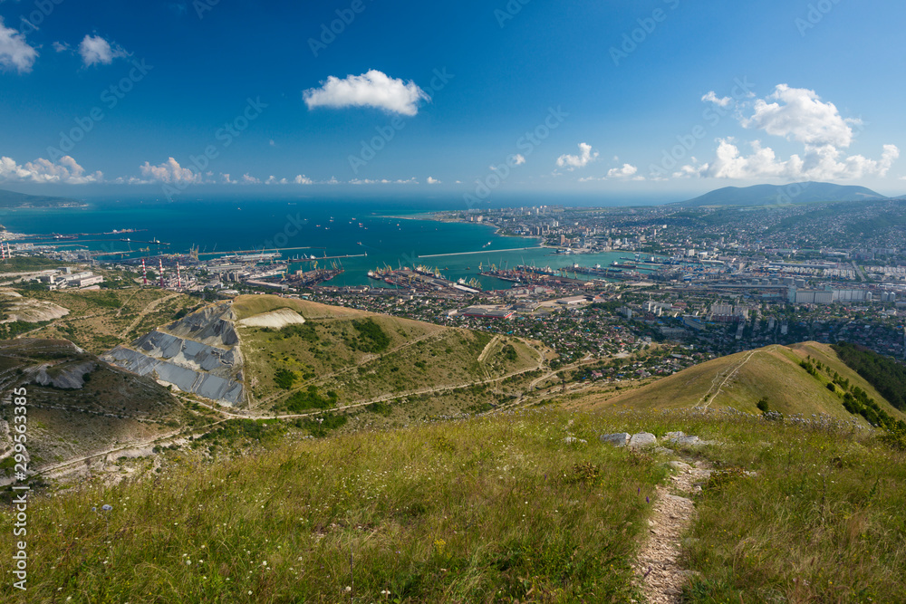 Obraz premium View of the city of Novorossiysk from the mountain