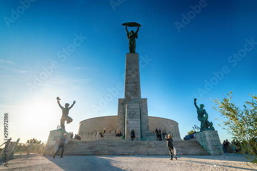 Canvastavla Budapest, Hungary - October 01, 2019: The Liberty Statue or Freedom Statue is a monument on the Gellért Hill in Budapest