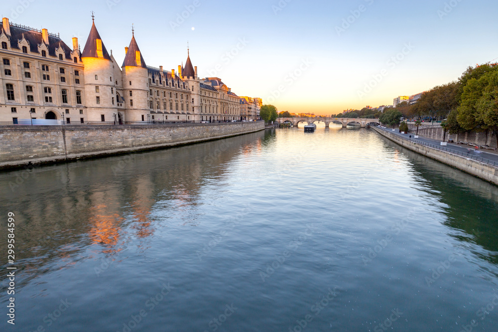 Fototapeta premium Paryż. City Quay.