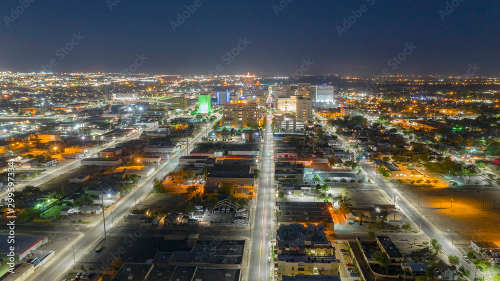 Fototapeta premium Darkness Before Sunrise Aerial Perspective Downtown City Skyline Albuquerque New Mexico