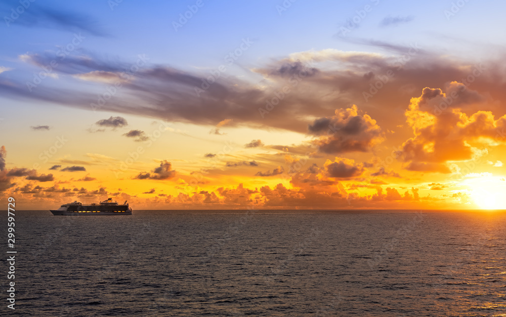 Fototapeta premium Cruise ship sailing into sunset
