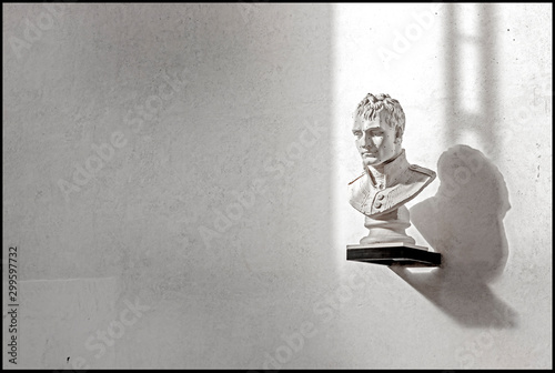 Photography sculpture of a famous ancient person attached to a wall, Antonio canova , possan