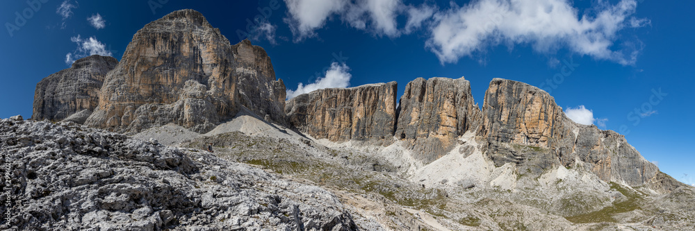 Italy / South Tyrol / Alto Adige / Dolomites: Big Panorama of peaks like tooths near Piz boe / Vallon