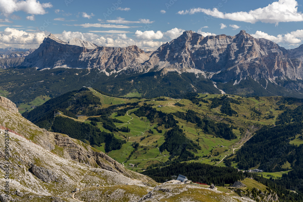 Italy / South Tyrol / Alto Adige: view from Vallon to Alta Badia and the Kreuzkofel behind - clouds are comming - Dolomites