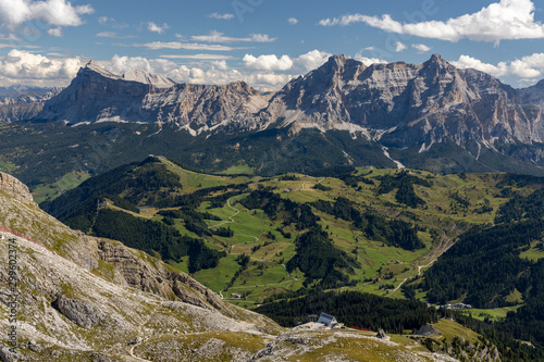 Italy / South Tyrol / Alto Adige: view from Vallon to Alta Badia and the Kreuzkofel behind - clouds are comming - Dolomites