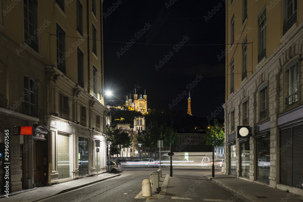 La ville de Lyon, obscure et lumineuse.