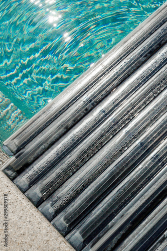 Span for pool. Rolling coating. Pool protection. Rollete. Security. Pure water. Pool protection system.