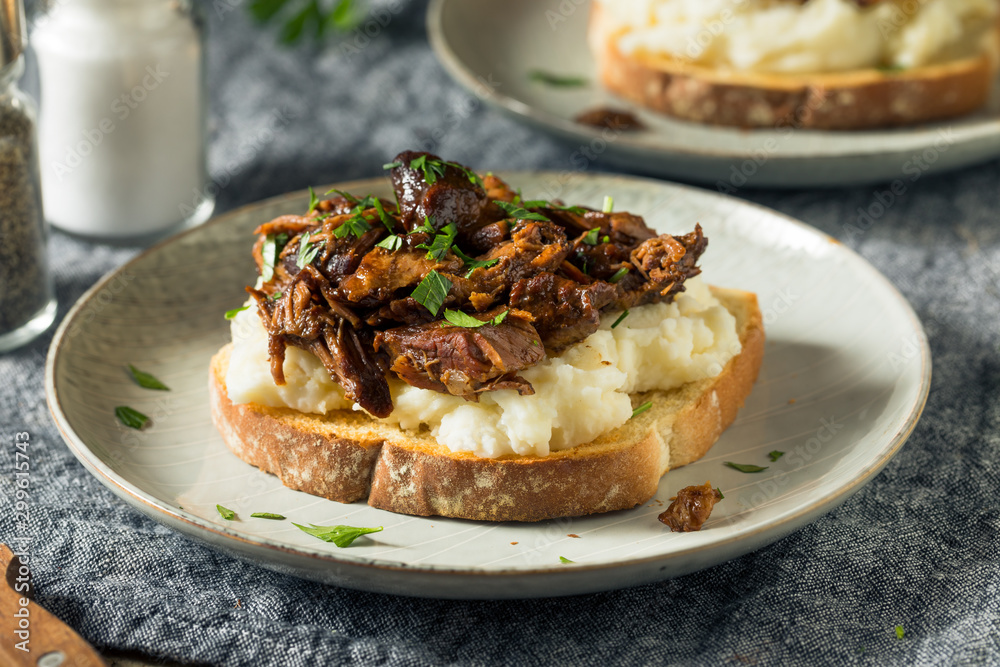 Homemade Indiana Manhatten Hot Rost Beef Sandwich