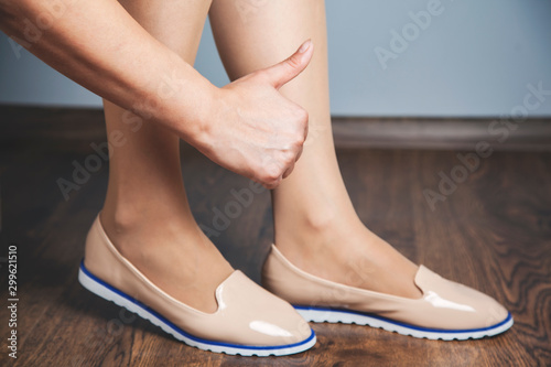 woman foot low shoes